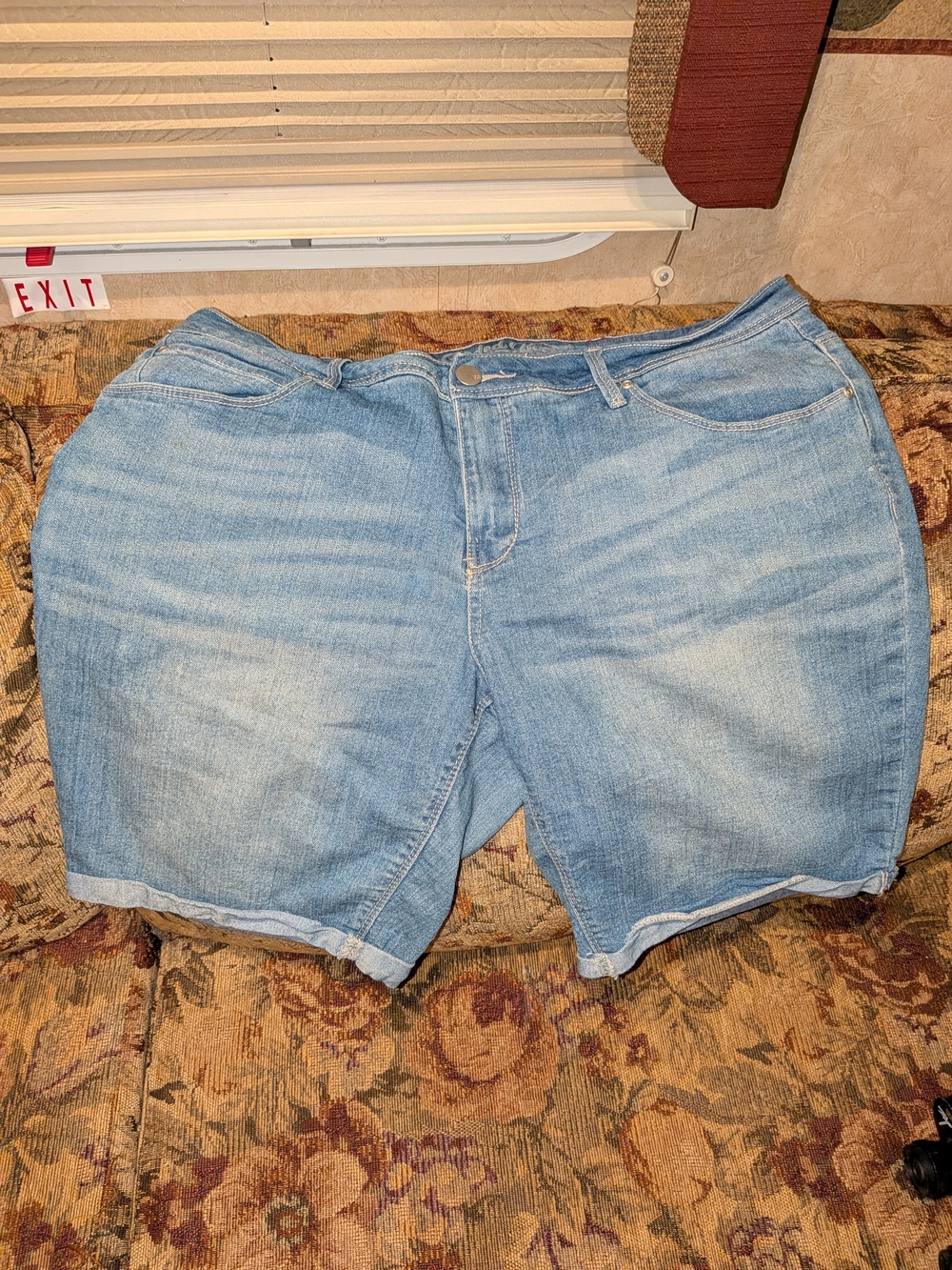 Faded Glory Light Blue Denim Rolled-Hem Shorts Size 16 Women's